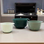 BoxedHome Green Ombre Nesting Plastic Mixing Bowl Set With Pour Spout, Microwave and Dishwasher Safe, BPA free Non-Slip Base, Set of 4 Size 1.7, 2.5, 3.5 and 4.5qt, Great for Prepping, Baking, Cooking