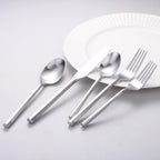 Matte Silverware Set Silver Flatware Set with Hexagon Handle 20 Pieces 18/0 Stainless Steel Cutlery Set Wedding Housewarming Gift Service for 4 (Matt silver)