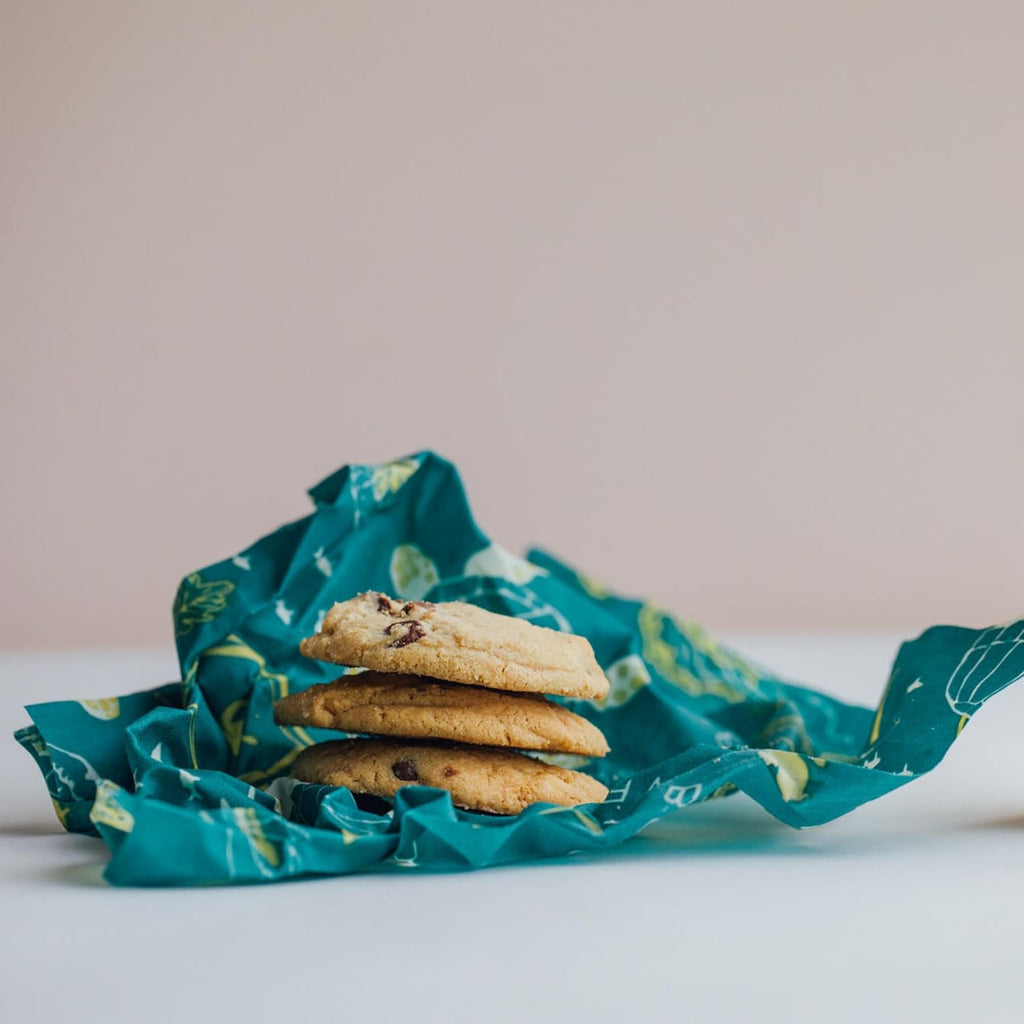 Bee's Wrap Beeswax Wraps for Food - Ocean 3 Pack (S, M, L) Made in USA Reusable & Organic Food Wraps, Sandwich Wrap & Bowl Covers - Eco-Friendly Alternative to Aluminum Foil & Plastic Wrap