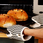 1 Pair Mini Oven Mitts,High Heat Resistant Oven Gloves,Kitchen Short Oven Mit with Hanging Loop for BBQ, Baking, Cooking and Grilling, (Balck)
