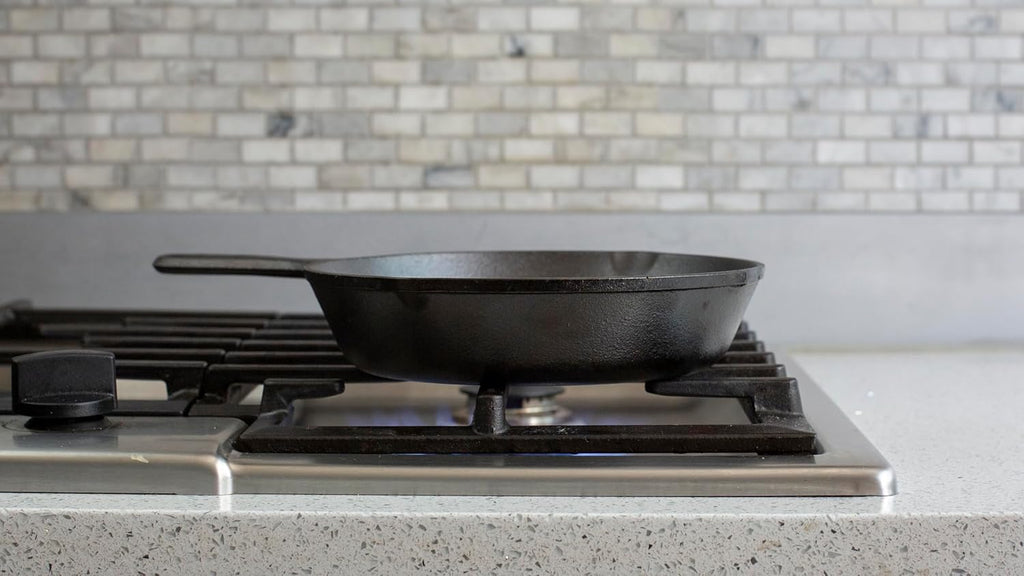 Lodge 9 Inch Cast Iron Pre-Seasoned Skillet – Signature Teardrop Handle - Use in the Oven, on the Stove, on the Grill, or Over a Campfire, Black