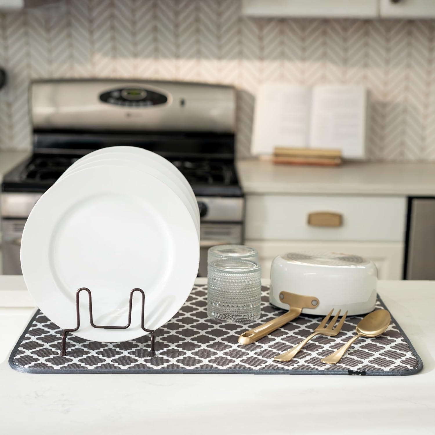 S&T INC. Dish Drying Mat XL, 18” x 24”, Absorbent Microfiber Kitchen Counter Mat, Dish Drying Pad for Dishes, Utensils, Pots and Pans, Extra Large, Pewter Grey Trellis
