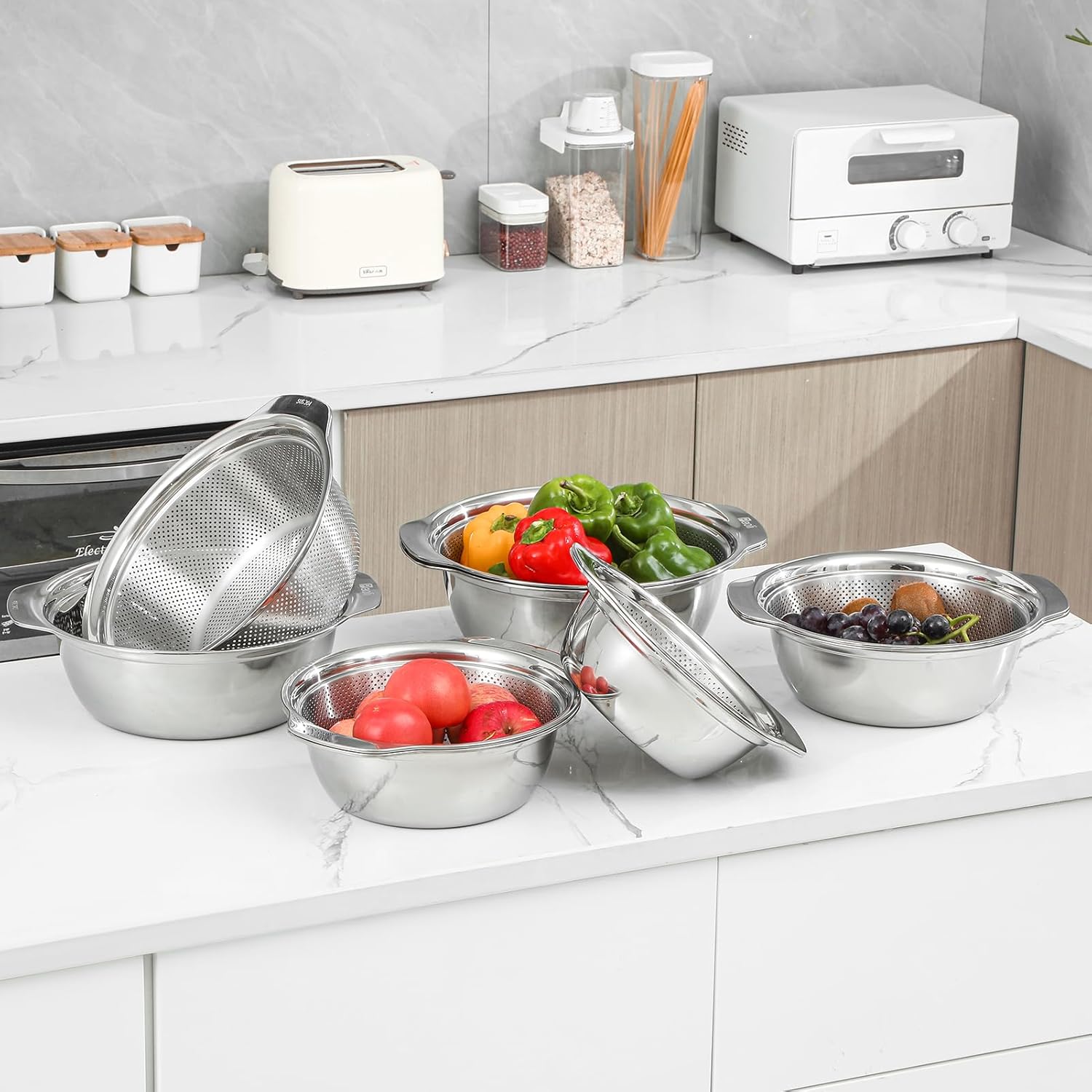 304 Stainless Steel Microporous Colander with Handle, Rice Washers Microporous Strainer Set For washing vegetables, fruits and rice, and draining cooked pasta(2QT with handle-Gold)