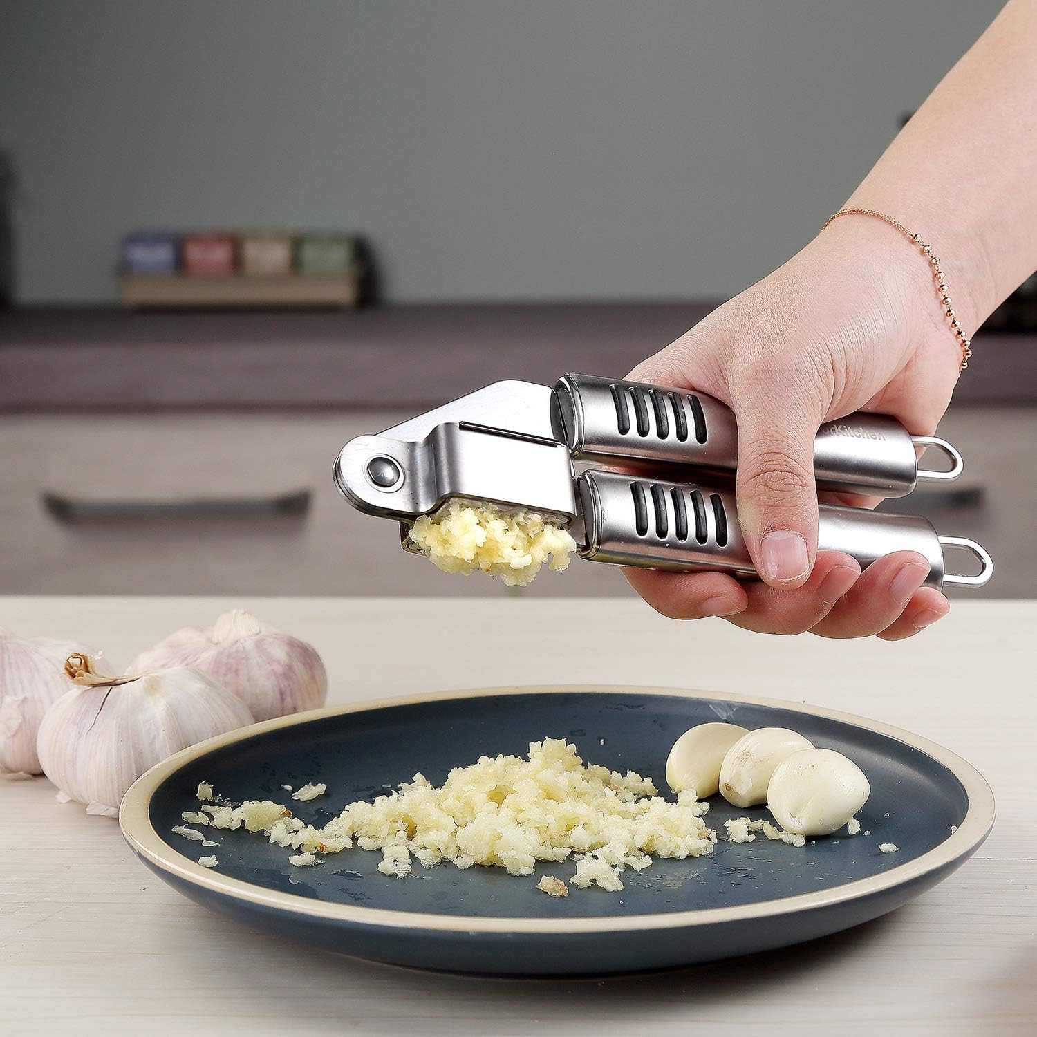 Pizza Cutter Set Stainless Steel Kitchen Gadget Set (6 PCS Set) - Includes Pizza Cutter Wheel, Chocolate & Cheese Grater, Serrated Pie & Cake Server, Garlic Press, Free Brush and Bonus Oven Mitt