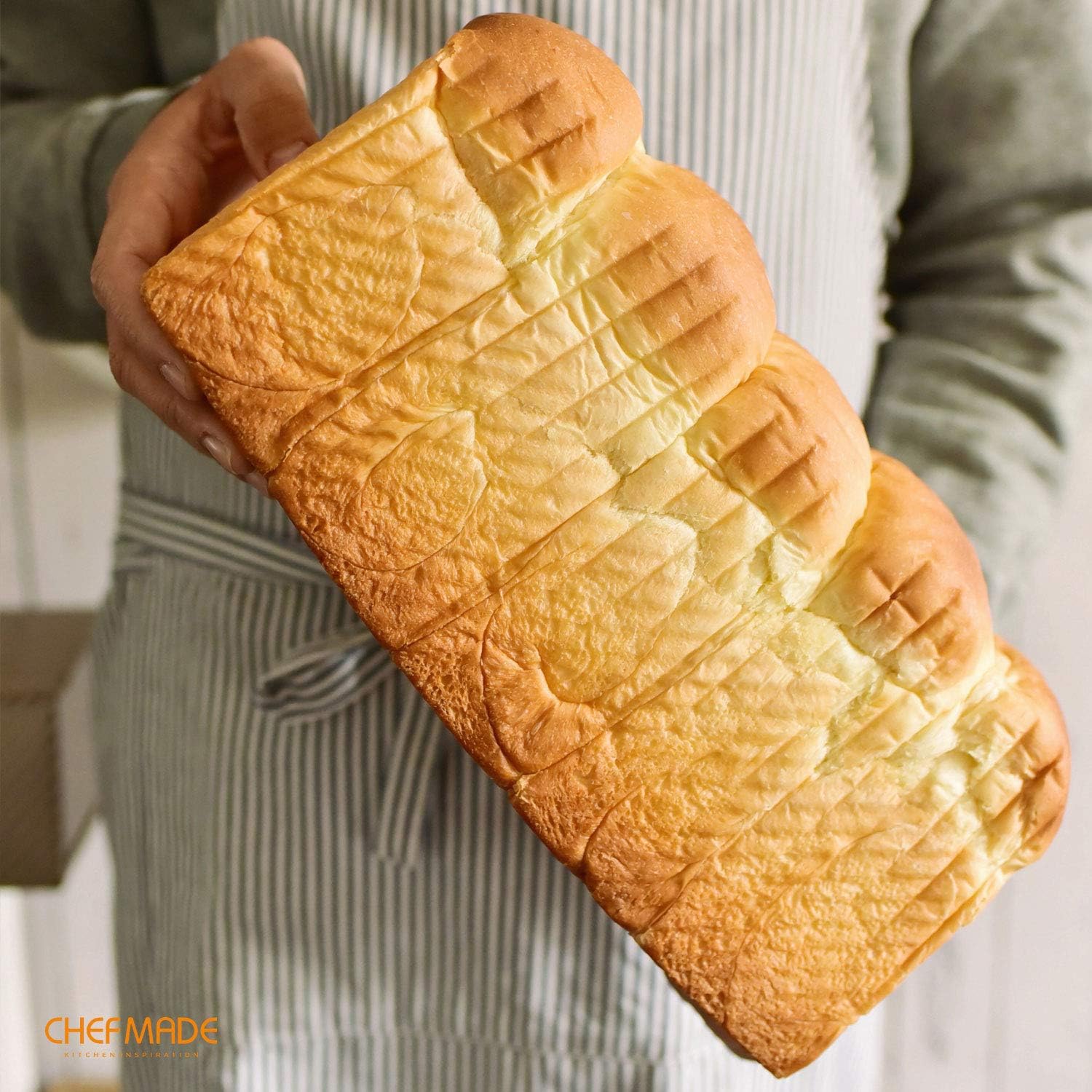 CHEFMADE Loaf Pan with Lid,Commercial Pullman Bread Pan 2.2Lb Dough Capacity,Non-Stick Bakeware Carbon Steel Bread Toast Mold with Cover for Baking Bread (Champagne Gold)