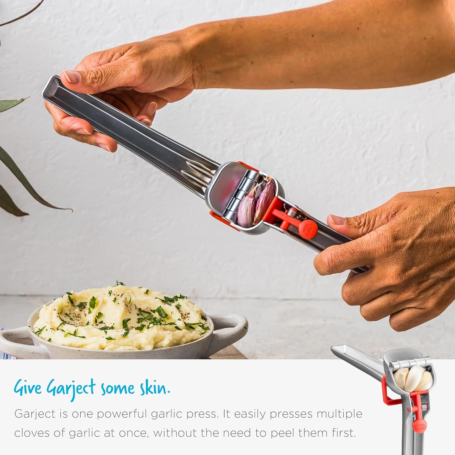 Dreamfarm Garject 2-In-1 Garlic Peeler, Garlic Press & Mincer with Garlic Peel Ejector, Chrome-Plated Zinc - Red