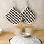 1 Pair Mini Oven Mitts,High Heat Resistant Oven Gloves,Kitchen Short Oven Mit with Hanging Loop for BBQ, Baking, Cooking and Grilling, (Balck)