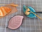 Ceramic Spoon Rest for Stove Top, Ice Cracks Leaf Cute Spoon Rest for Kitchen Counter, Cooking Spoon Holder for Kitchen Counter, Utensil Rest Spatula Rest Ladle Holder Tong Rest, 1 PC (A, Pink)
