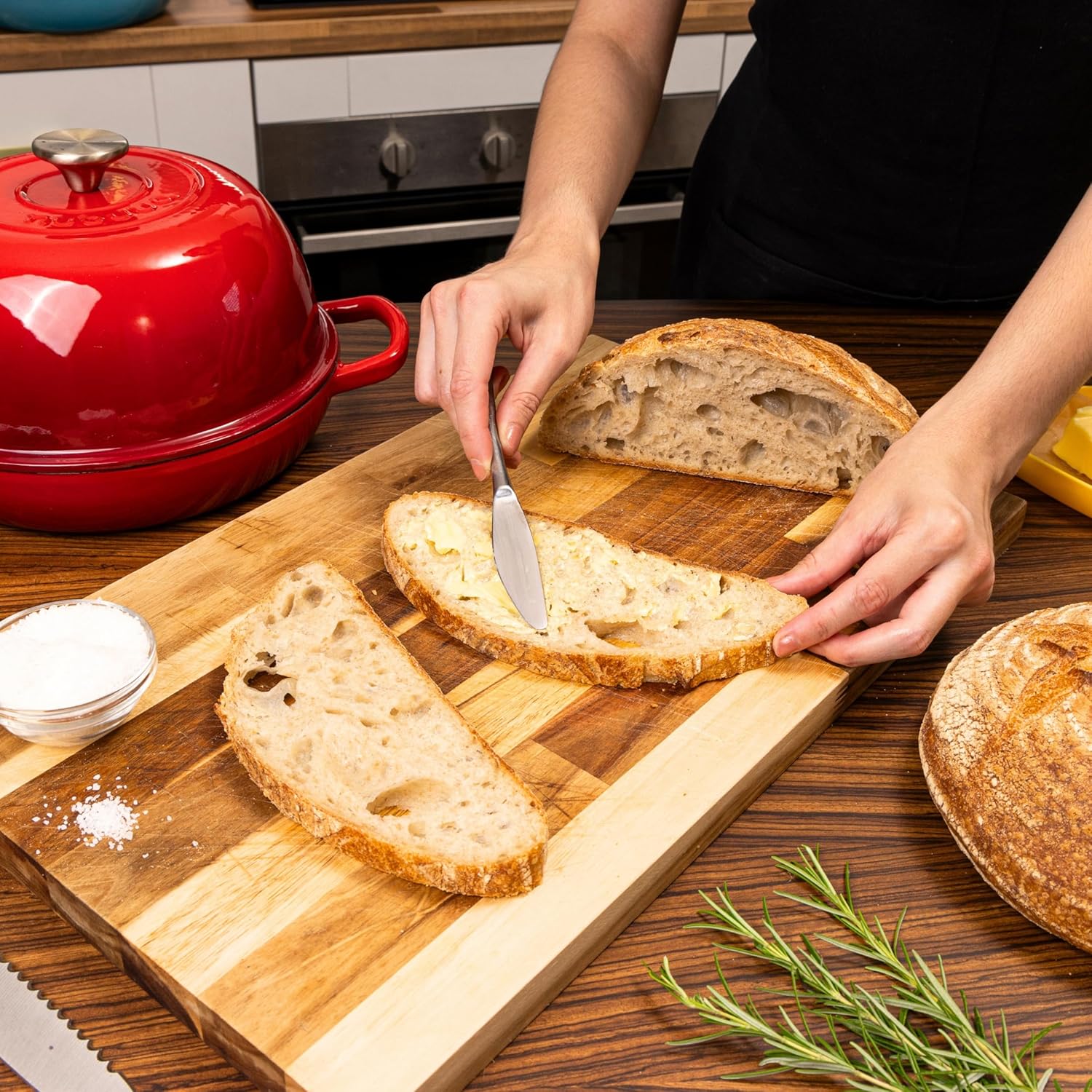 Enamelled Cast Iron Dutch Oven Pot – Dutch Oven For Sourdough Bread Baking – Cast Iron Bread Pot – Red, 6 Quarts, 22cm – by Nuovva