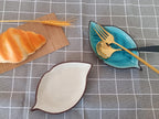 Ceramic Spoon Rest for Stove Top, Ice Cracks Leaf Cute Spoon Rest for Kitchen Counter, Cooking Spoon Holder for Kitchen Counter, Utensil Rest Spatula Rest Ladle Holder Tong Rest, 1 PC (A, Cream White)