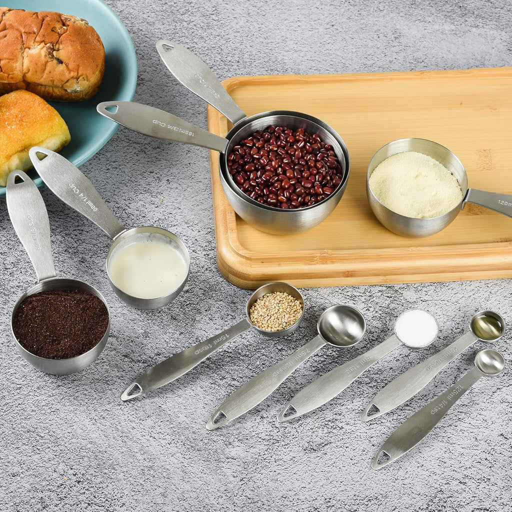 Measuring Cups and Spoons Set,With 5 Stainless Steel Measuring Cups and 5 measuring spoons and Measure Ingredient Leveler and 2 rings. (siliver)